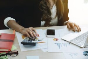 Czym różni się księgowość uproszczona od pełnej i która jest dla Ciebie?