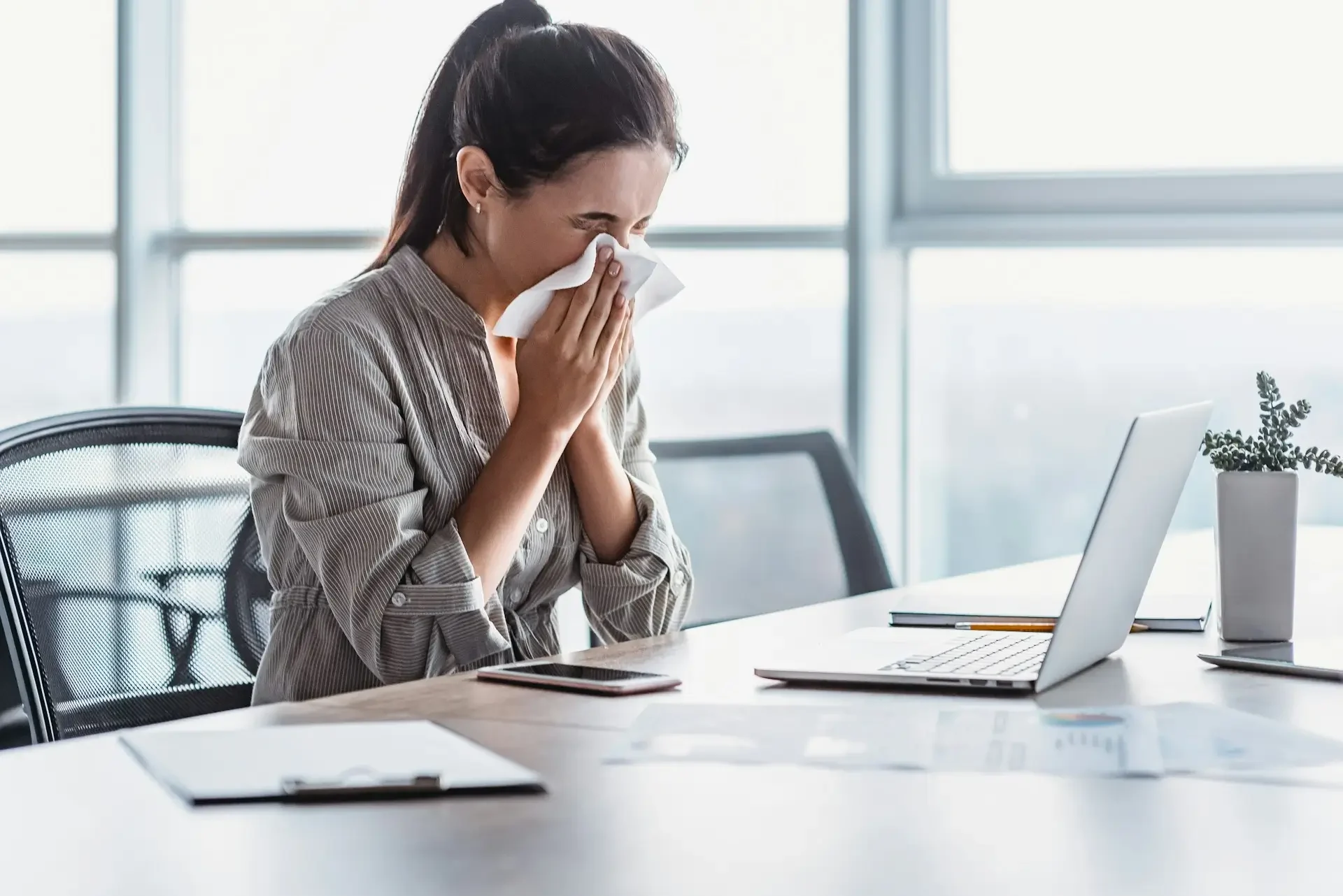 Przedsiębiorca chory w biurze Przedsiębiorca chory w biurze